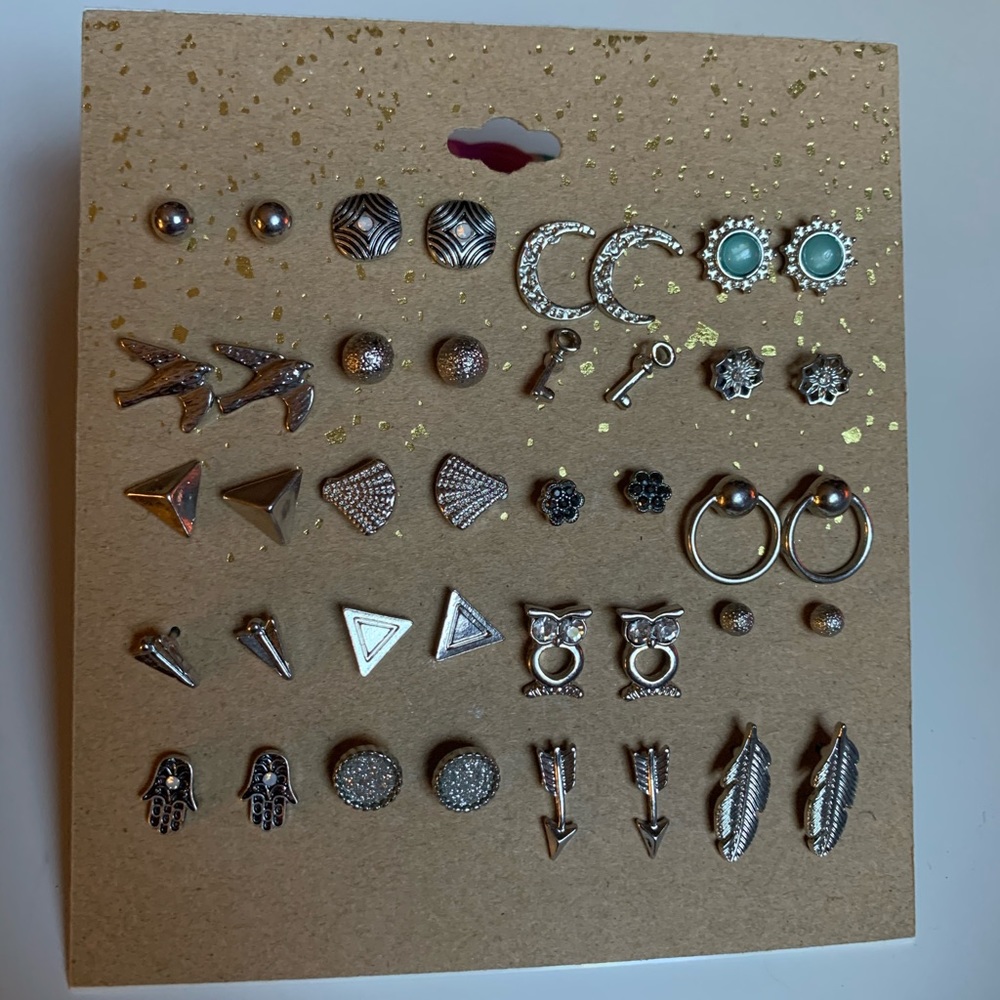 Set of 20 pairs of earrings